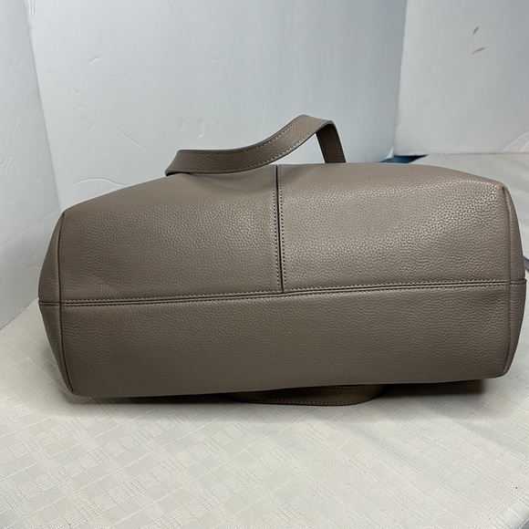 Nordstrom Leather bag in neutral Grey with gold hardware - Picture 5 of 11
